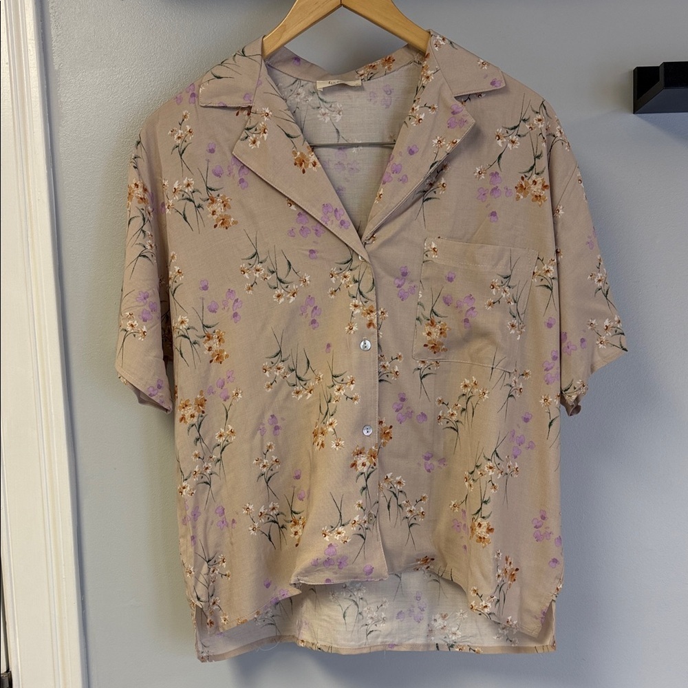 Boutique Les Amis Floral Cropped Button Up Top